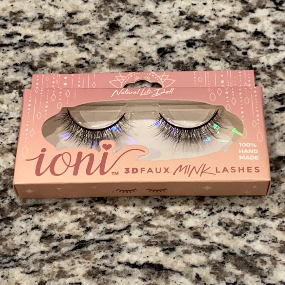 Ioni natural lite doll mink lashes NIB